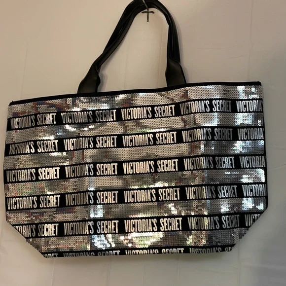 Victoria’s Secret sparkle tote bag comes with small cosmetic bag - Picture 4 of 7